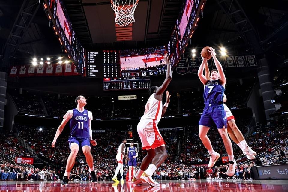 黄蜂对阵马刺，贝恩彻底打爆防线