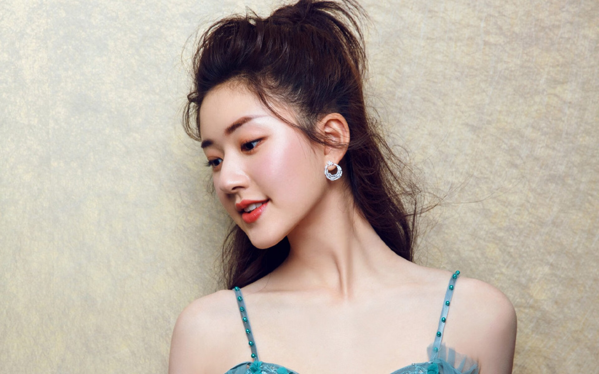 德甲争冠夜惊现外来的王!37岁莫德里奇以一敌众撕裂拜仁防线